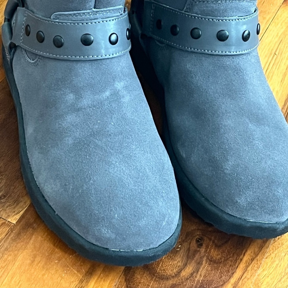 Ugg Love boots with embellishments, NEW - Picture 6 of 14